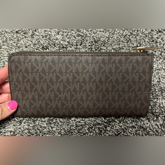 NWT Michael Kors quarter-zip wallet - Picture 4 of 4